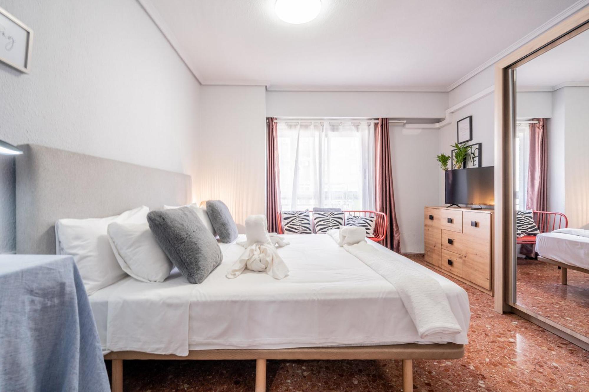 Apartamento Familiar En Avenida Del Puerto Valencia Luaran gambar