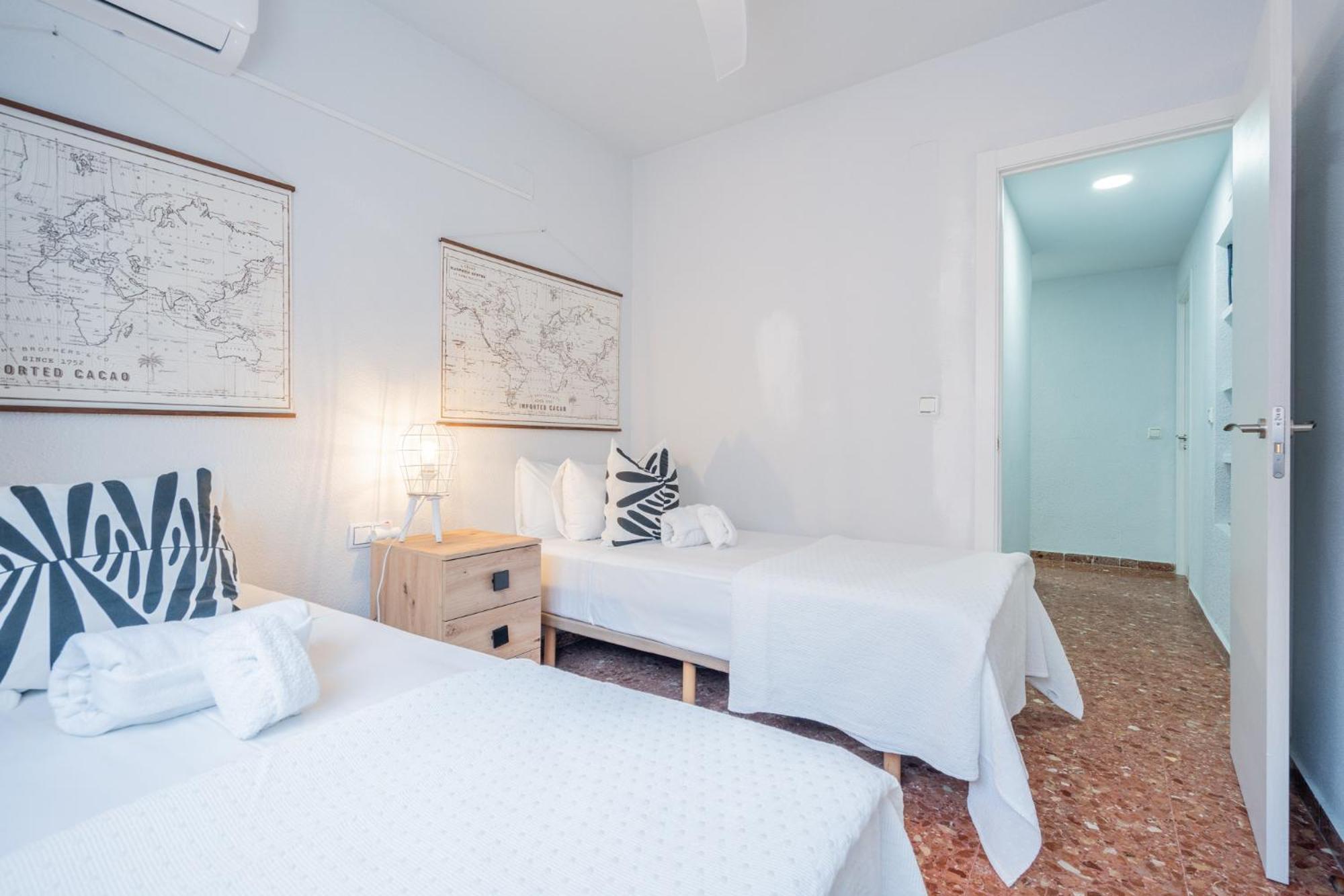 Apartamento Familiar En Avenida Del Puerto Valencia Luaran gambar