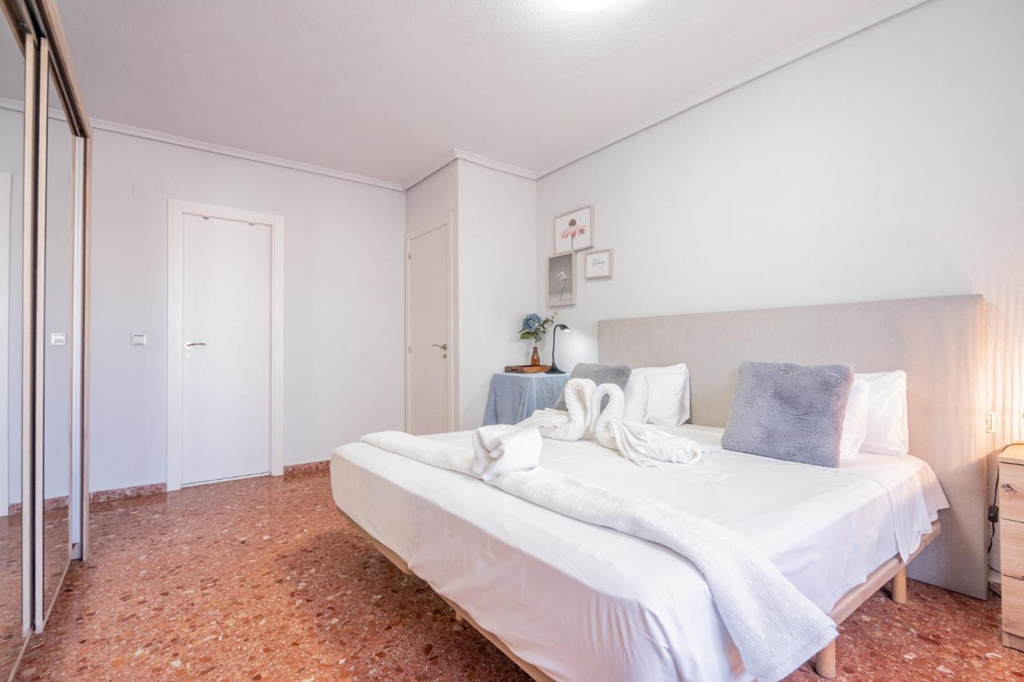 Apartamento Familiar En Avenida Del Puerto Valencia Luaran gambar