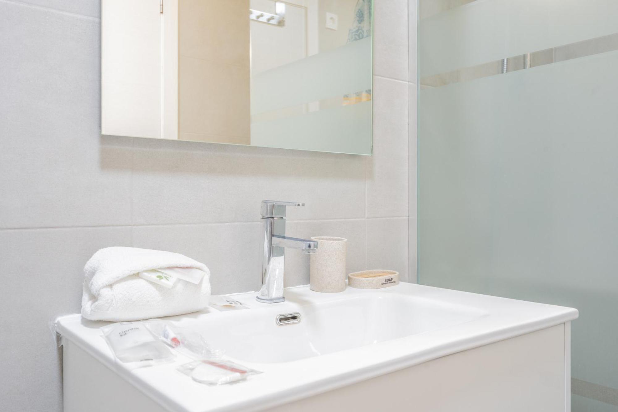 Apartamento Familiar En Avenida Del Puerto Valencia Luaran gambar