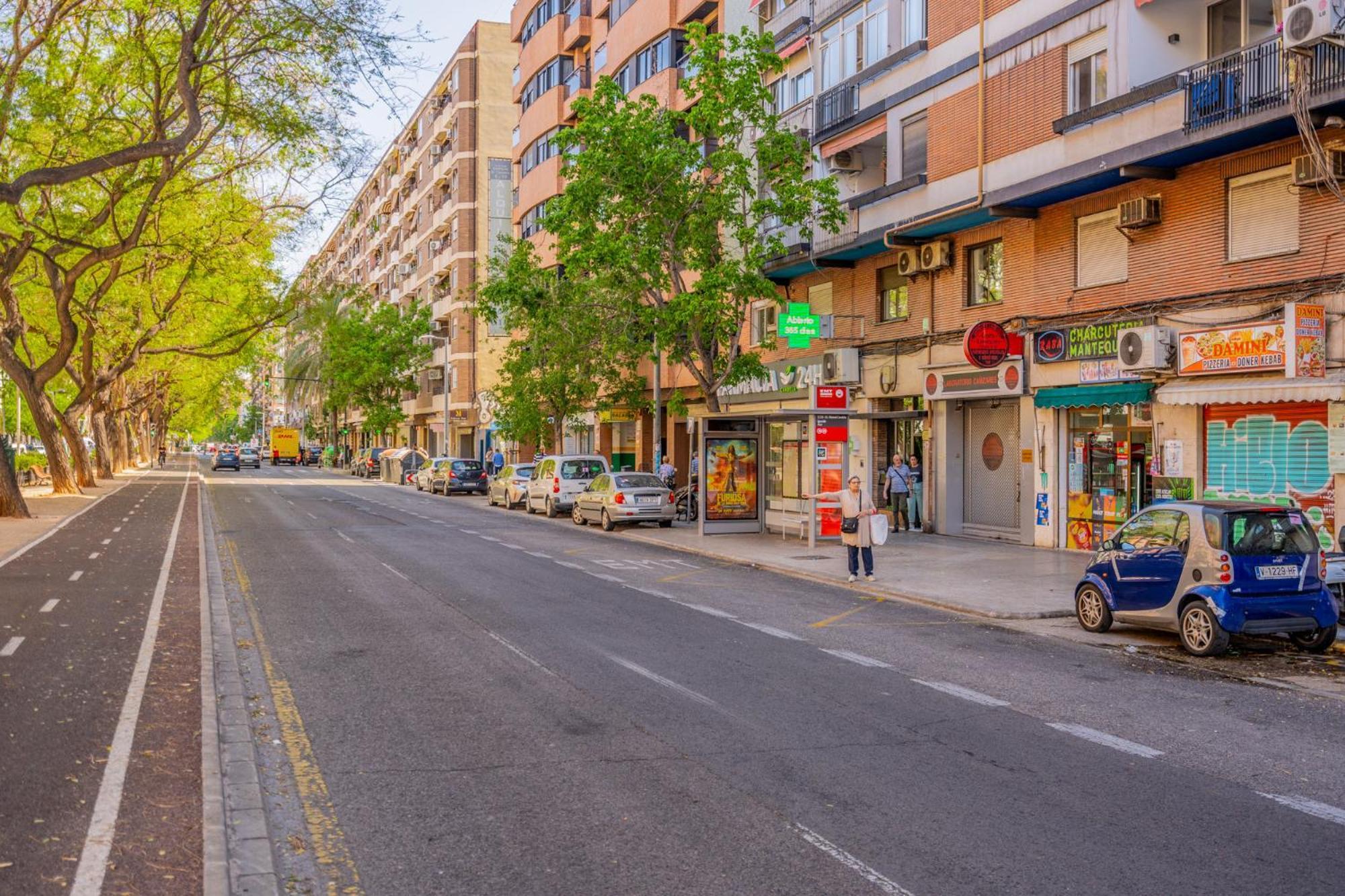 Apartamento Familiar En Avenida Del Puerto Valencia Luaran gambar