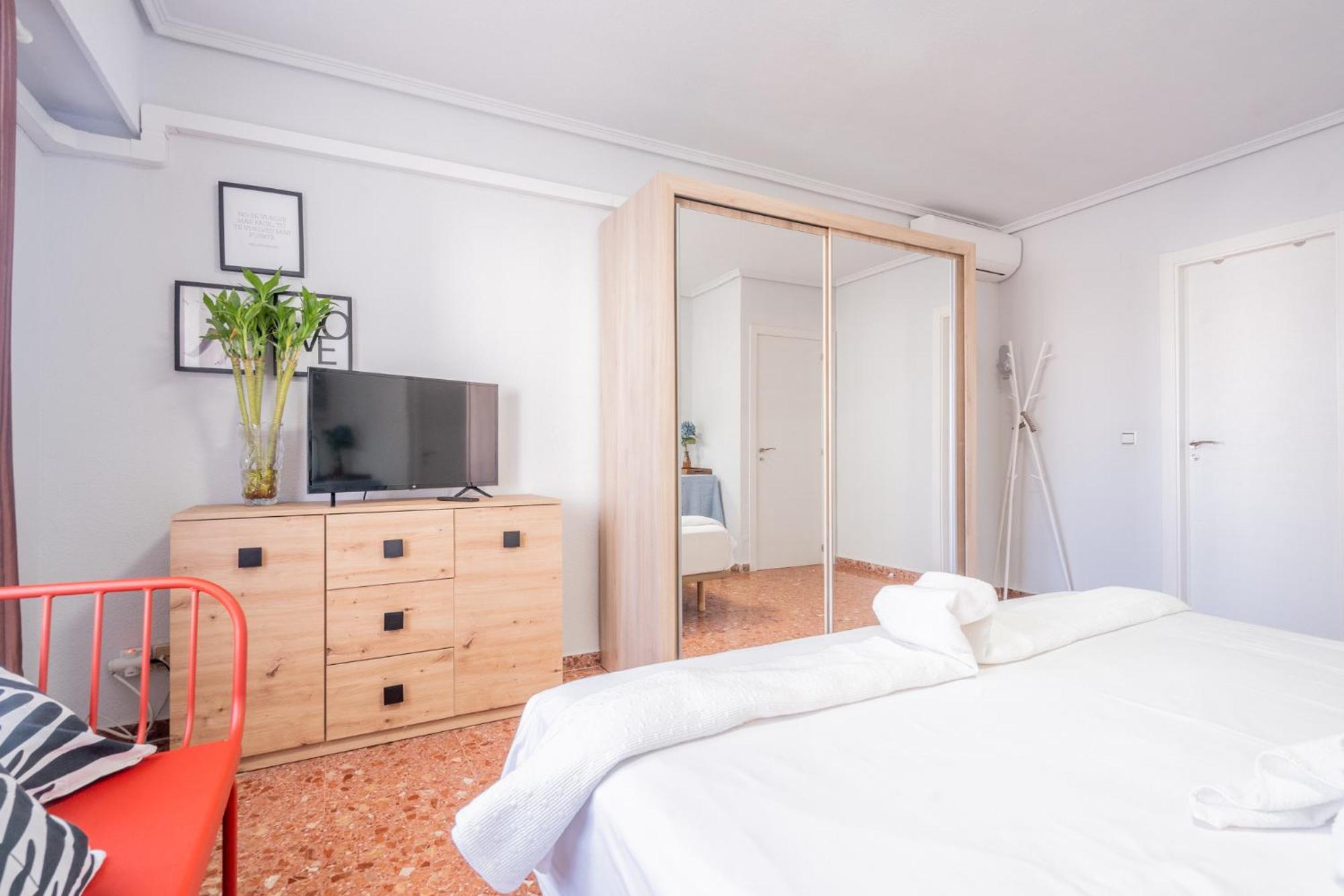 Apartamento Familiar En Avenida Del Puerto Valencia Luaran gambar