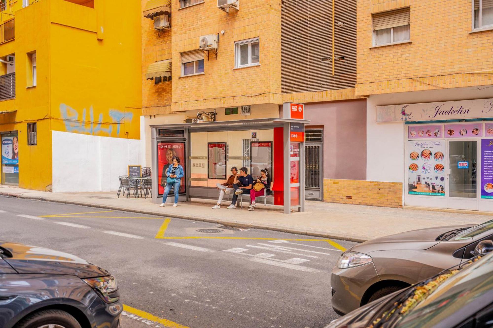 Apartamento Familiar En Avenida Del Puerto Valencia Luaran gambar
