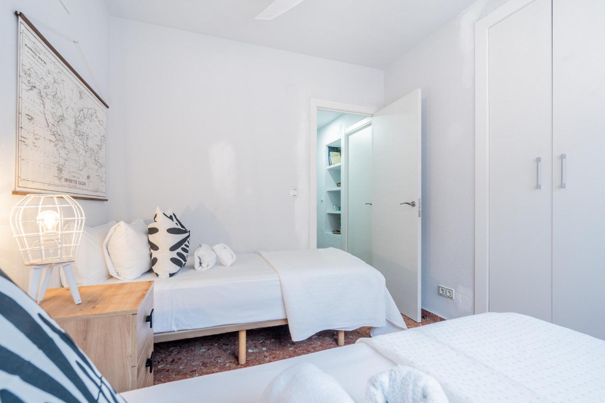 Apartamento Familiar En Avenida Del Puerto Valencia Luaran gambar