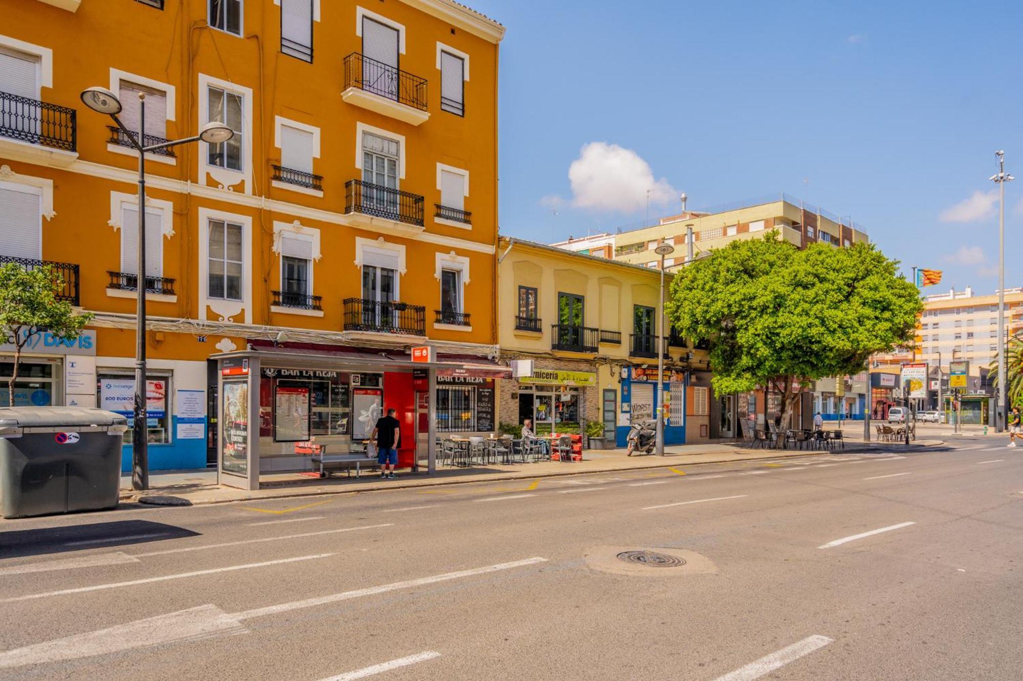 Apartamento Familiar En Avenida Del Puerto Valencia Luaran gambar